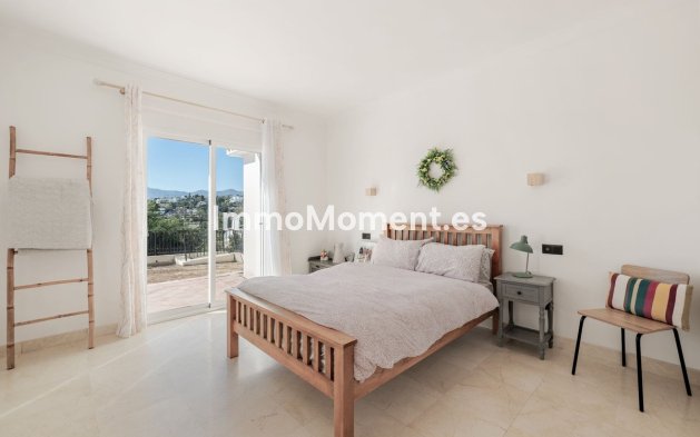Resale - Villa - El Paraiso - New Golden Mile