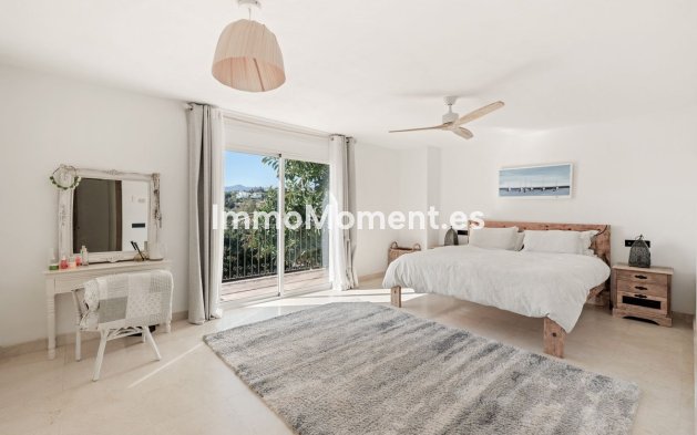 Resale - Villa - El Paraiso - New Golden Mile