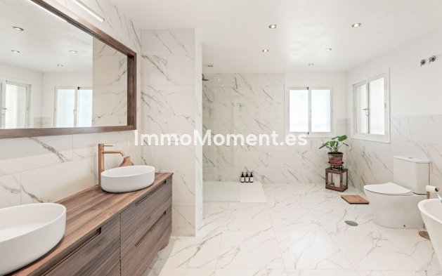 Resale - Villa - El Paraiso - New Golden Mile