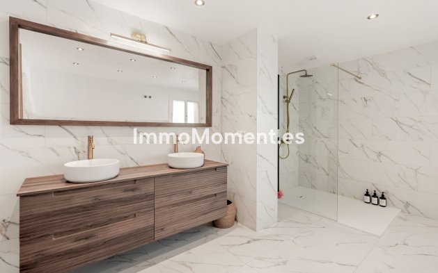 Resale - Villa - El Paraiso - New Golden Mile