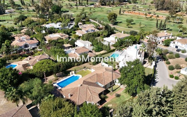 Resale - Villa - El Paraiso - New Golden Mile