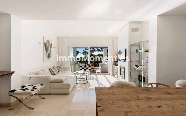 Resale - Apartment - Marbella - Nueva Andalucía
