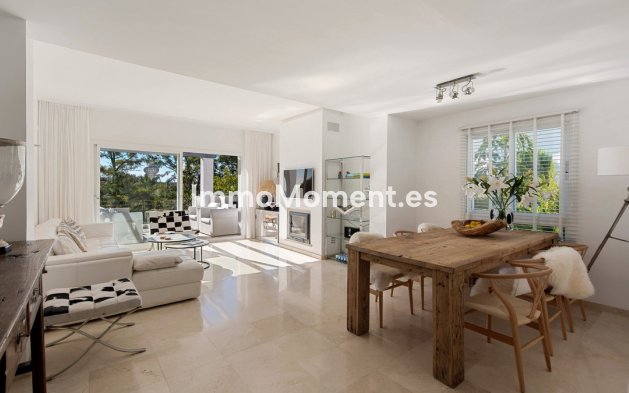 Resale - Apartment - Marbella - Nueva Andalucía