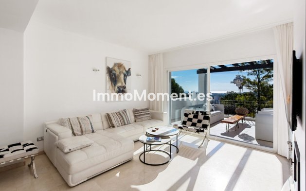 Resale - Apartment - Marbella - Nueva Andalucía