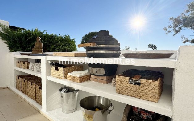 Resale - Apartment - Marbella - Nueva Andalucía