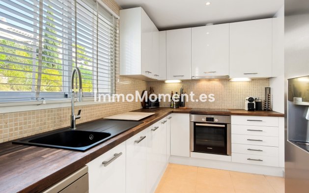 Resale - Apartment - Marbella - Nueva Andalucía