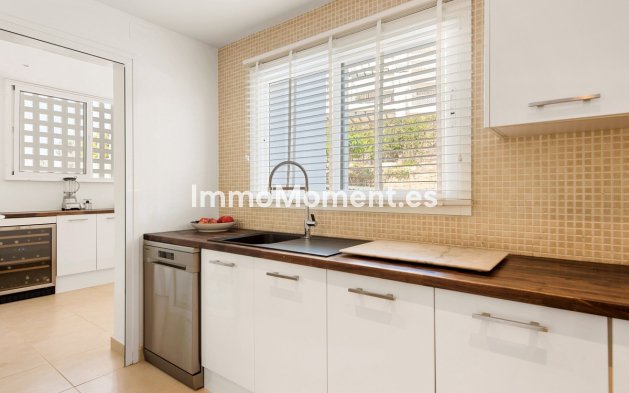 Resale - Apartment - Marbella - Nueva Andalucía