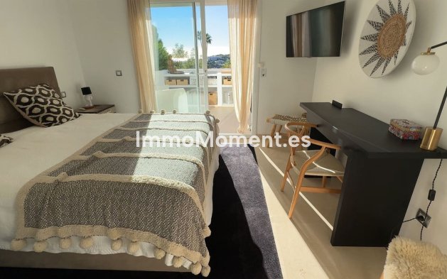 Resale - Apartment - Marbella - Nueva Andalucía