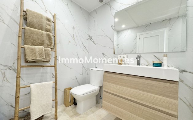 Resale - Apartment - Marbella - Nueva Andalucía