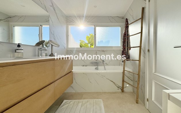 Resale - Apartment - Marbella - Nueva Andalucía