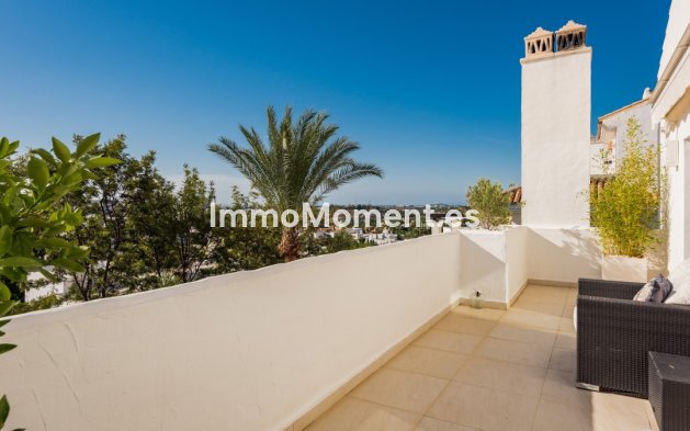 Resale - Apartment - Marbella - Nueva Andalucía