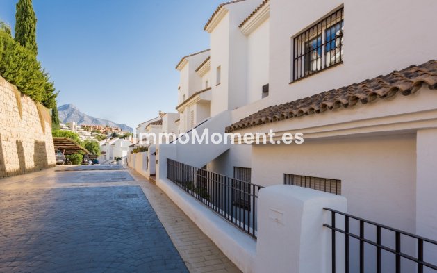 Resale - Apartment - Marbella - Nueva Andalucía