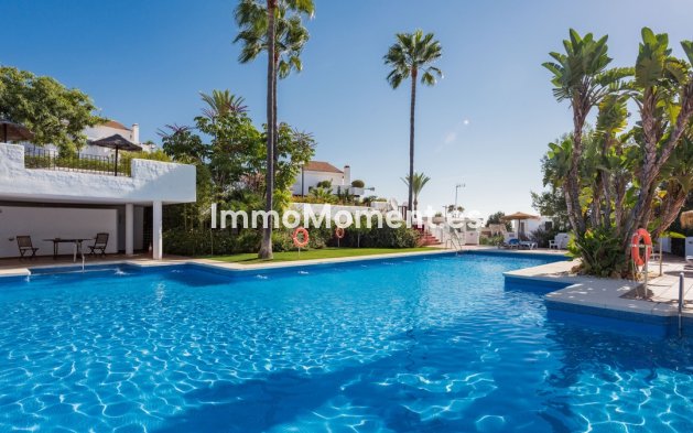 Resale - Apartment - Marbella - Nueva Andalucía
