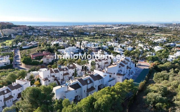Resale - Apartment - Marbella - Nueva Andalucía