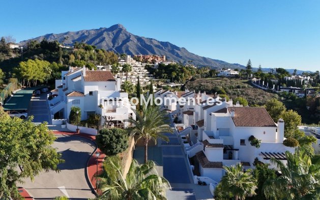 Resale - Apartment - Marbella - Nueva Andalucía