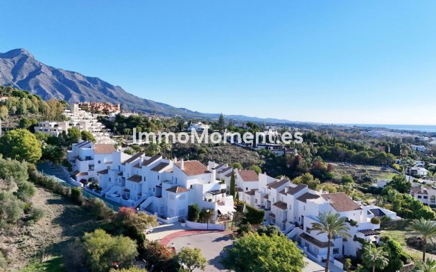 Resale - Apartment - Marbella - Nueva Andalucía