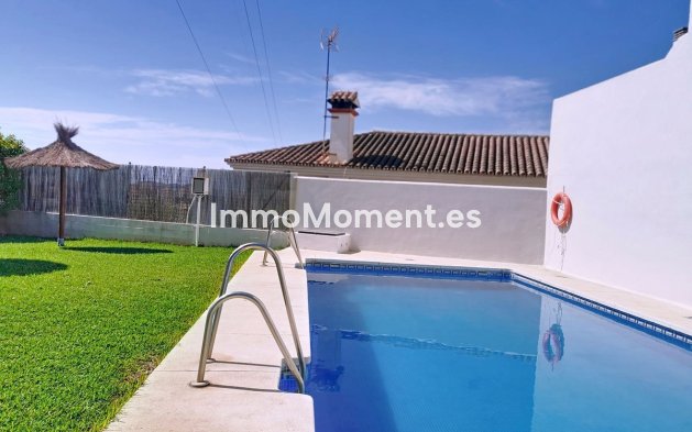 Resale - Villa - Fuengirola - Fuengirola Centro