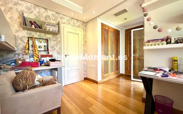 Wiederverkauf - Reihenhaus - Estepona  - Estepona Centro