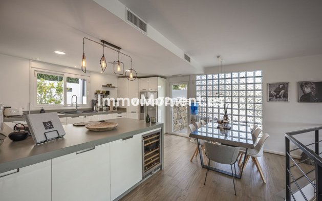 Resale - Villa - Marbella - Guadalmina Alta