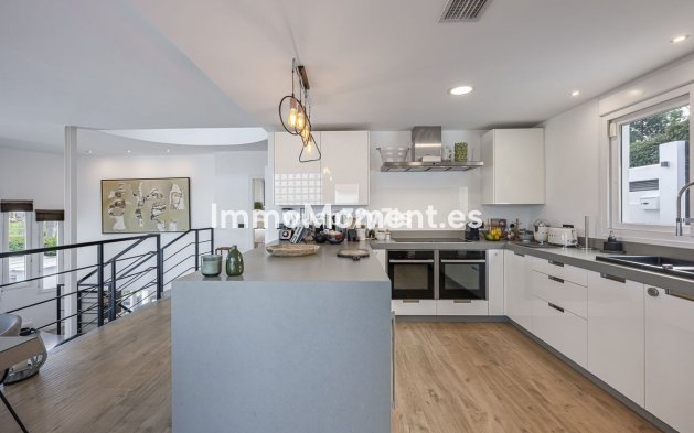 Resale - Villa - Marbella - Guadalmina Alta