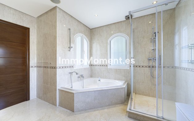 Wiederverkauf - Villa - Marbella - Nueva Andalucía