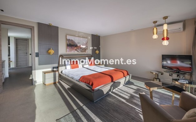 Resale - Apartment - Marbella - Puerto Banús