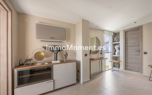 Resale - Apartment - Marbella - Puerto Banús