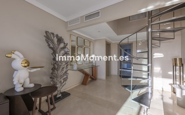Resale - Apartment - Marbella - Puerto Banús