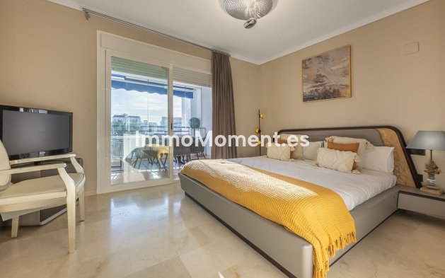 Resale - Apartment - Marbella - Puerto Banús