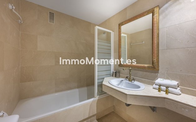 Resale - Apartment - Marbella - Puerto Banús