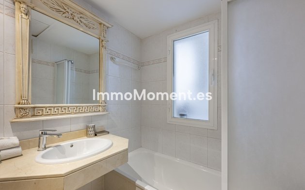 Resale - Apartment - Marbella - Puerto Banús