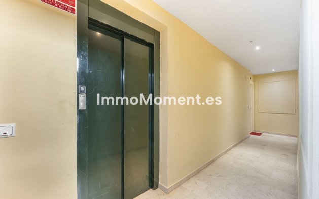 Resale - Apartment - Marbella - Puerto Banús