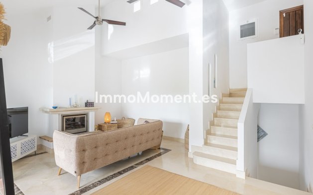 Wiederverkauf - Reihenhaus -   Inländisch - Istán