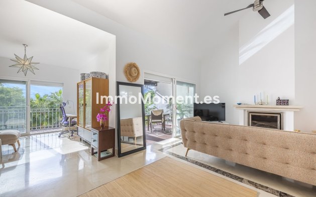 Wiederverkauf - Reihenhaus -   Inländisch - Istán