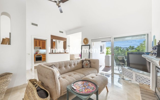 Wiederverkauf - Reihenhaus -   Inländisch - Istán