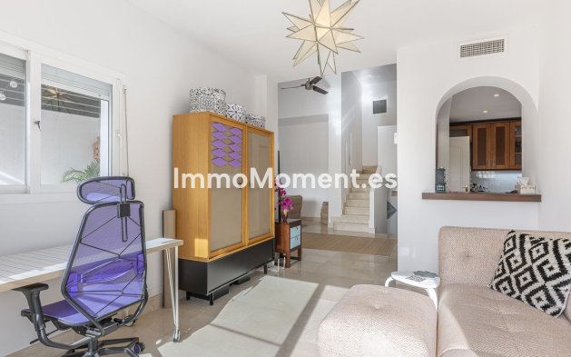 Wiederverkauf - Reihenhaus -   Inländisch - Istán