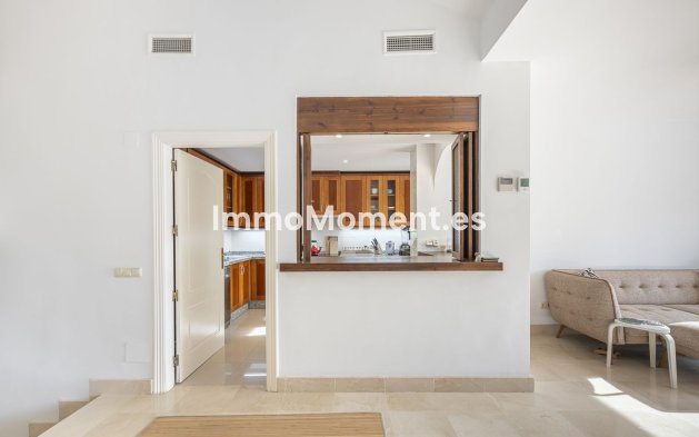 Wiederverkauf - Reihenhaus -   Inländisch - Istán