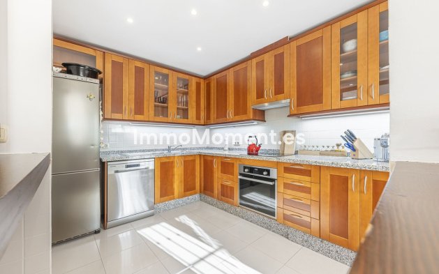 Wiederverkauf - Reihenhaus -   Inländisch - Istán