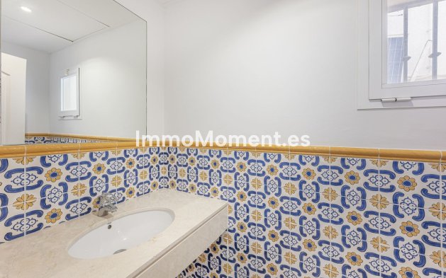 Wiederverkauf - Reihenhaus -   Inländisch - Istán