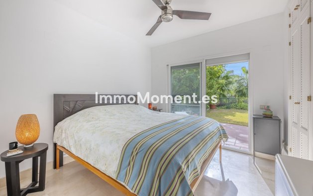 Wiederverkauf - Reihenhaus -   Inländisch - Istán