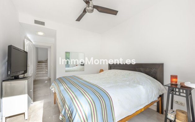 Wiederverkauf - Reihenhaus -   Inländisch - Istán