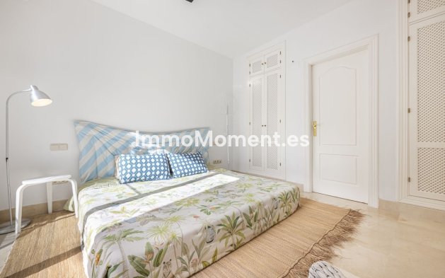 Wiederverkauf - Reihenhaus -   Inländisch - Istán