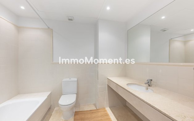 Wiederverkauf - Reihenhaus -   Inländisch - Istán