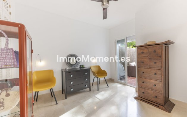 Wiederverkauf - Reihenhaus -   Inländisch - Istán