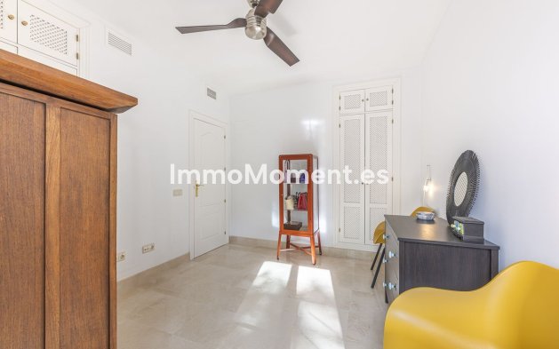 Wiederverkauf - Reihenhaus -   Inländisch - Istán