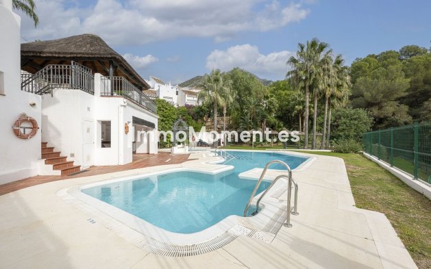 Wiederverkauf - Reihenhaus -   Inländisch - Istán