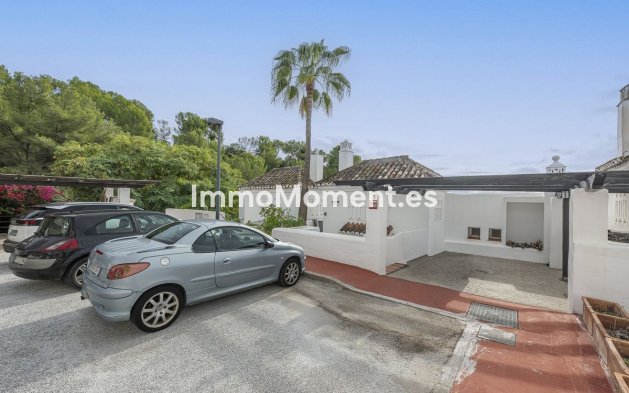 Wiederverkauf - Reihenhaus -   Inländisch - Istán