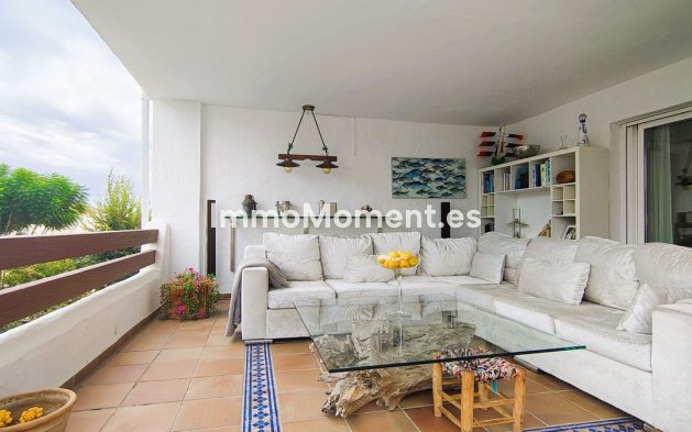 Resale - Apartment - Estepona - Selwo