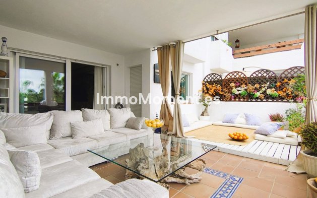 Resale - Apartment - Estepona - Selwo