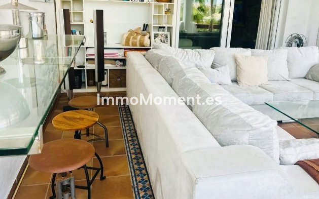 Resale - Apartment - Estepona - Selwo